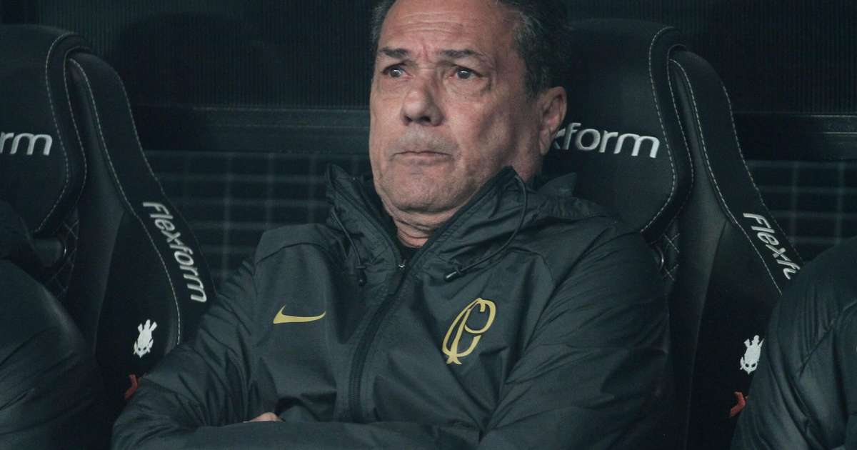 
Luxemburgo tranquiliza proximidade do Corinthians da zona de rebaixamento do Brasileirão
