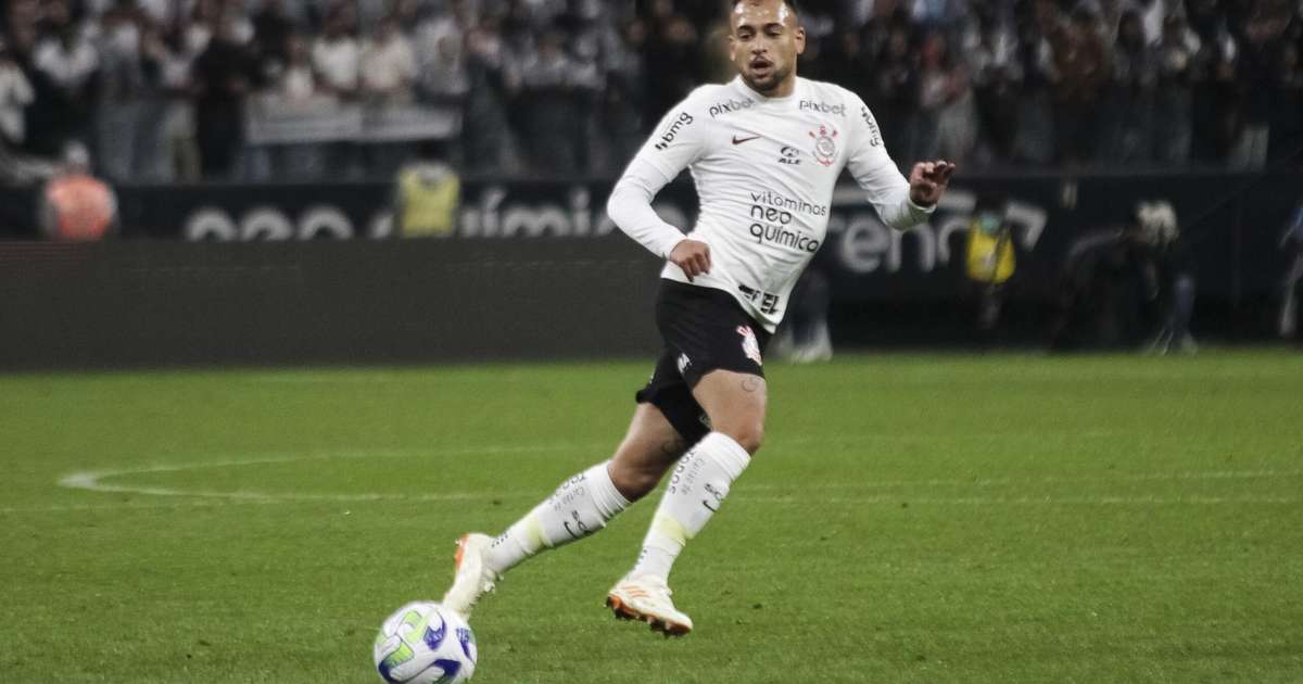 
Maycon lamenta segundo tempo do Corinthians e diz que time entrou 