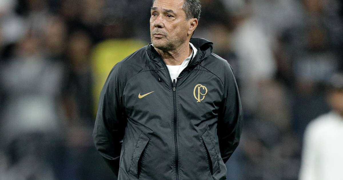 
Luxemburgo lamenta desatenção do Corinthians no 2º tempo e vê empate 