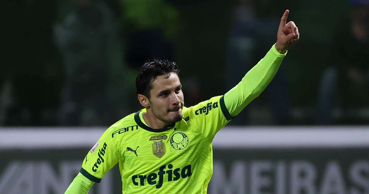 
Em noite de gala, Raphael Veiga chega a 80 gols pelo Palmeiras e cola em Dudu
