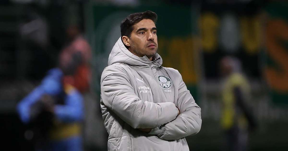 
Abel fala de proposta por Gómez e rasga elogios ao capitão do Palmeiras: 