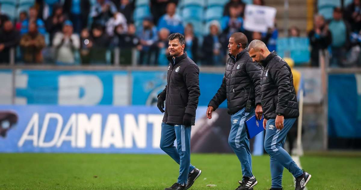 
Auxiliar do Grêmio explica mudanças no time em vitória: Treinamos bem todas as alterações
