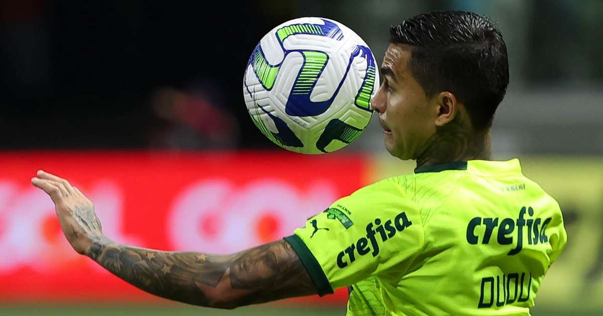 
Dudu sofre torção no joelho e deve desfalcar Palmeiras até o fim da temporada
