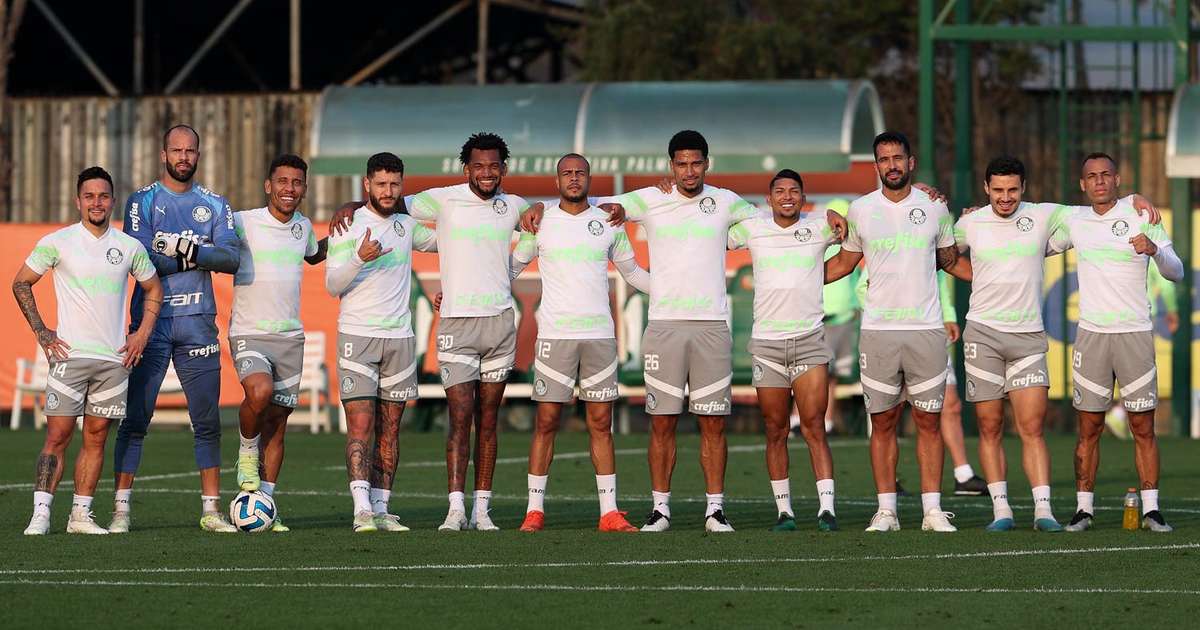 
Veiga recebe homenagem, e Palmeiras segue preparação para enfrentar o Deportivo Pereira; veja provável time
