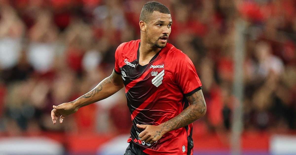 
Atheltico toma decisão sobre futuro de Zé Ivaldo; jogador tem pré-contrato com o Cruzeiro
