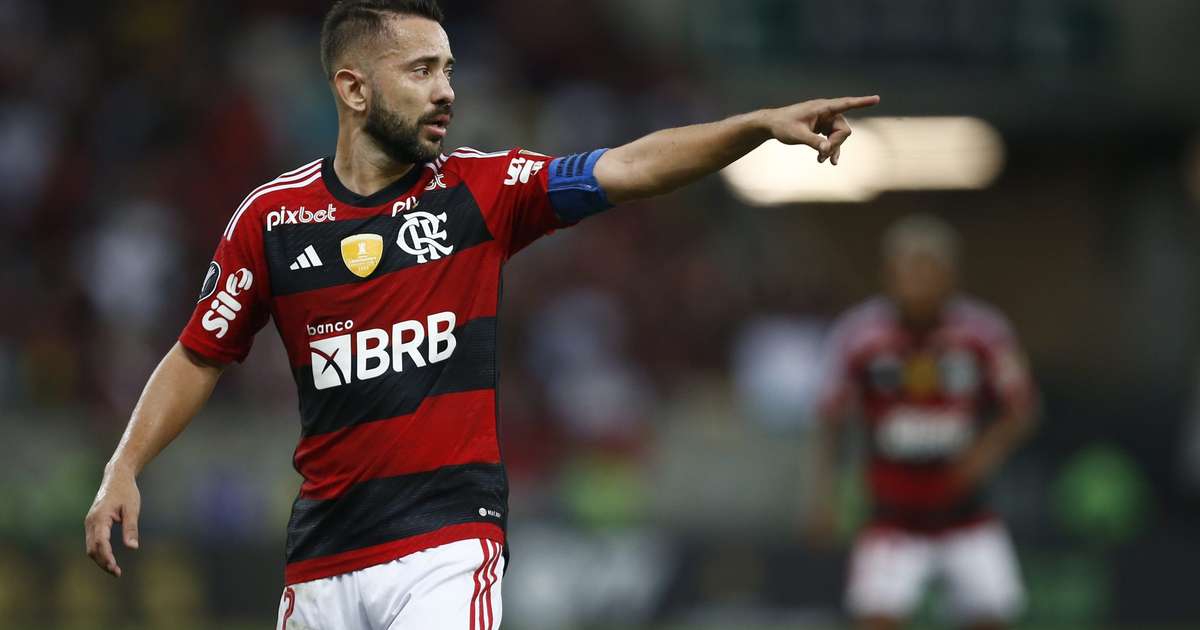 
Everton Ribeiro deve ganhar nova chance como titular do Flamengo
