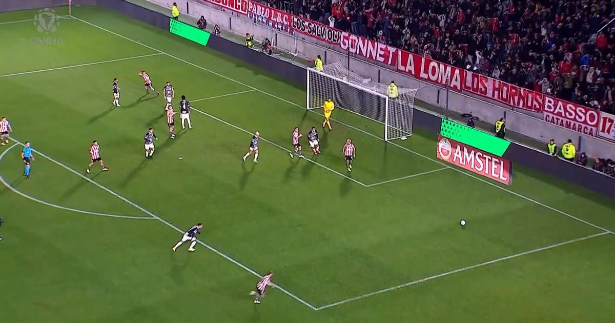 
VÍDEO: Trave salva o Corinthians quatro vezes no jogo; travessão duas nos pênaltis
