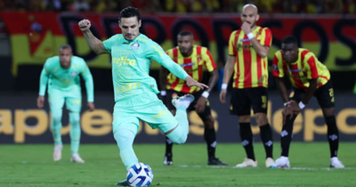 
Veiga está próximo de se tornar maior artilheiro do Palmeiras no século
