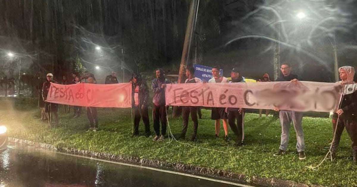 
Festa de Gabigol: sem dirigentes, poucos jogadores e protestos
