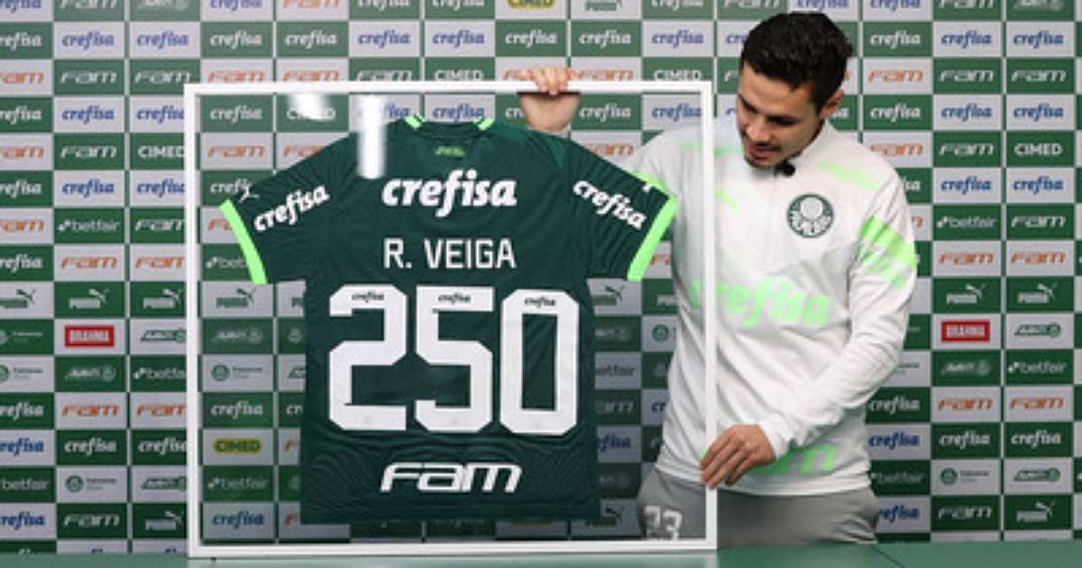 
Em fase goleadora, Veiga recebe homenagem por 250 jogos pelo Palmeiras
