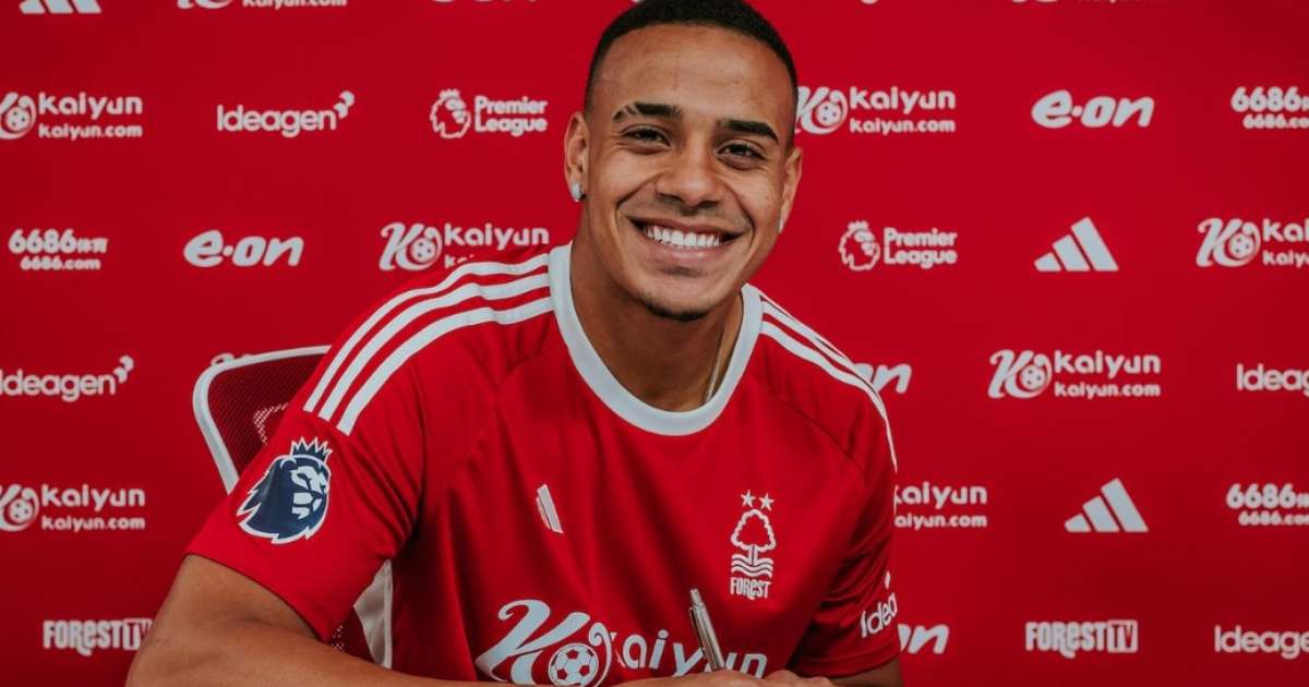 
Corinthians oficializa venda, e Murillo é anunciado pelo Nottingham Forest
