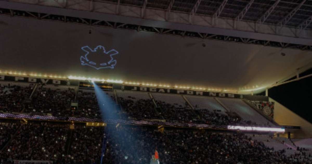 
Corinthians homenageia Rincón e Gilmar Fubá antes de amistoso contra lendas do Real Madrid
