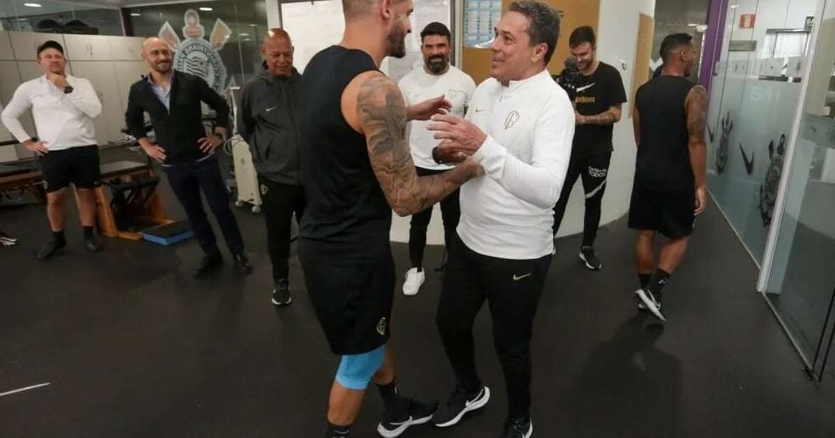 
Renato Augusto pode ficar fora do Dérbi e reacente divergência entre Luxa e Mazziotti no Corinthians
