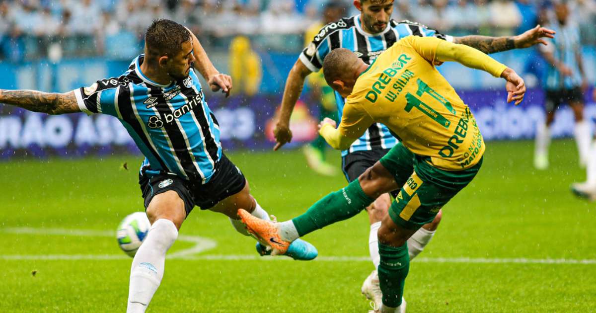 
Melhores momentos da vitória do Grêmio sobre o Cuiabá pelo Brasileirão
