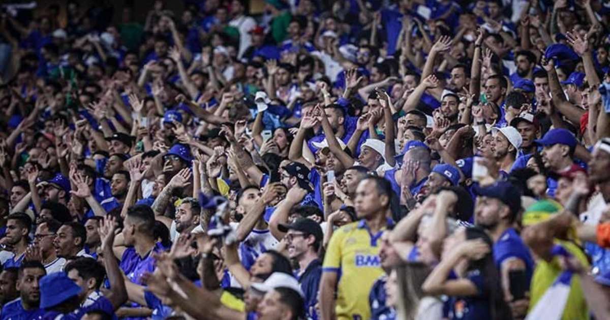 Em protesto, torcida do Cruzeiro chama o time de pipoqueiro e William defende companheiros