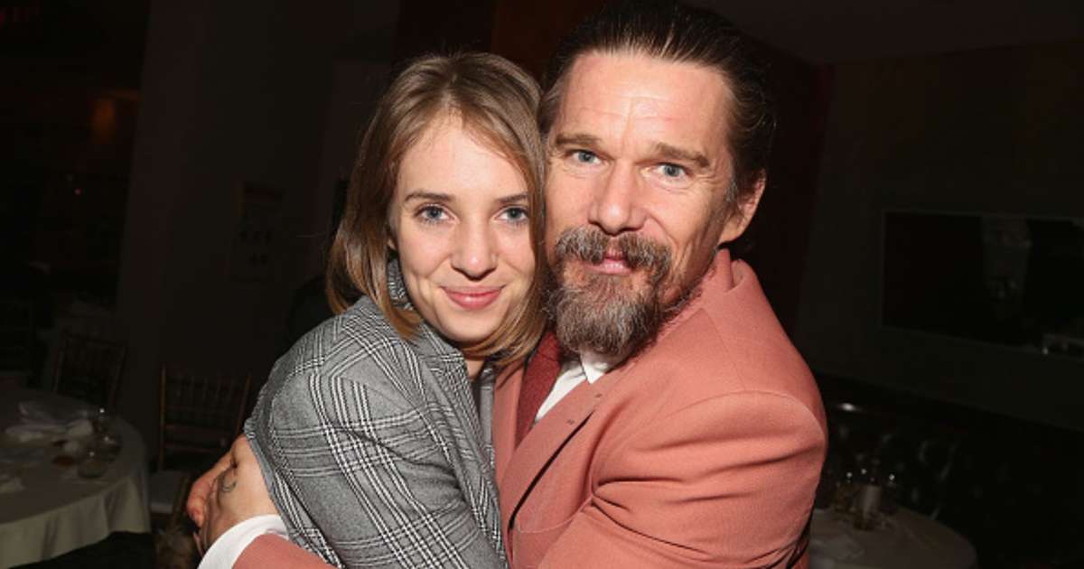 Ethan Hawke revela como foi dirigir a filha, Maya, em cenas de sexo: "Confortável"