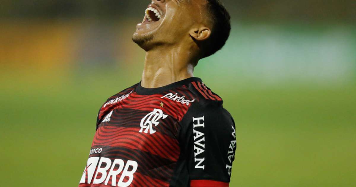 Victor Hugo ganha moral com Sampaoli e se firma no Flamengo