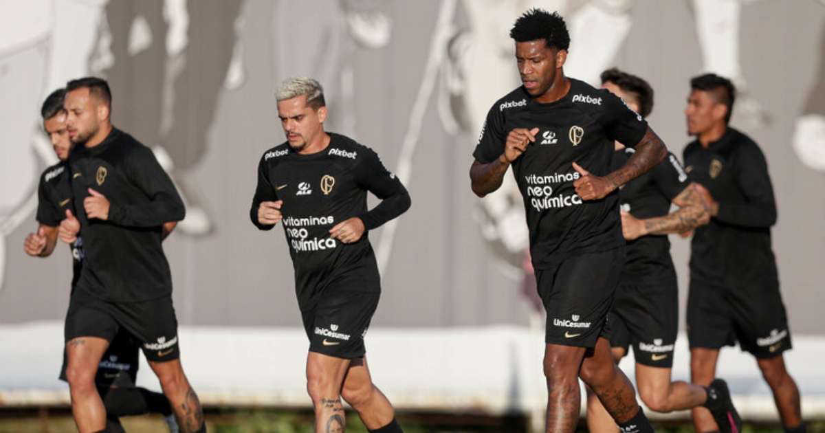 Volante de 17 anos treina no Corinthians e pode ter primeira chance