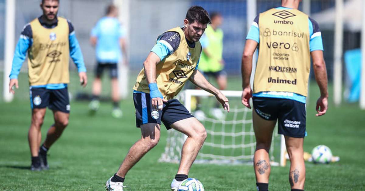 Renato Gaúcho prioriza fundamentos em treino do Grêmio