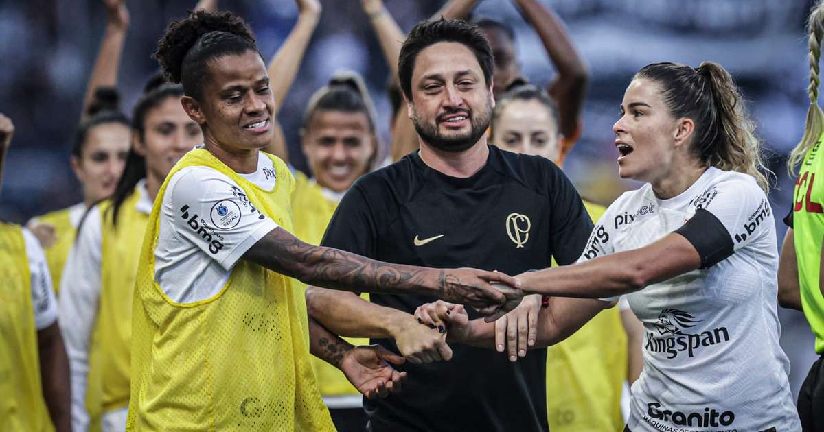 Tamires comemora título e demonstra gratidão por Arthur Elias