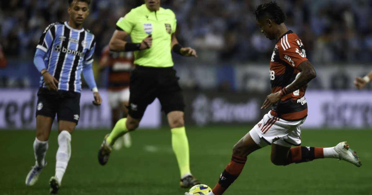 Presidente do Grêmio nega qualquer contato com Bruno Henrique, do Flamengo