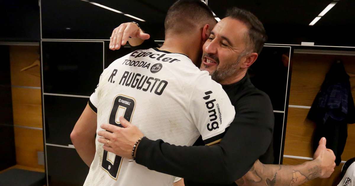 Vitor Pereira diz que se sentiu corintiano, mas critica planejamento
