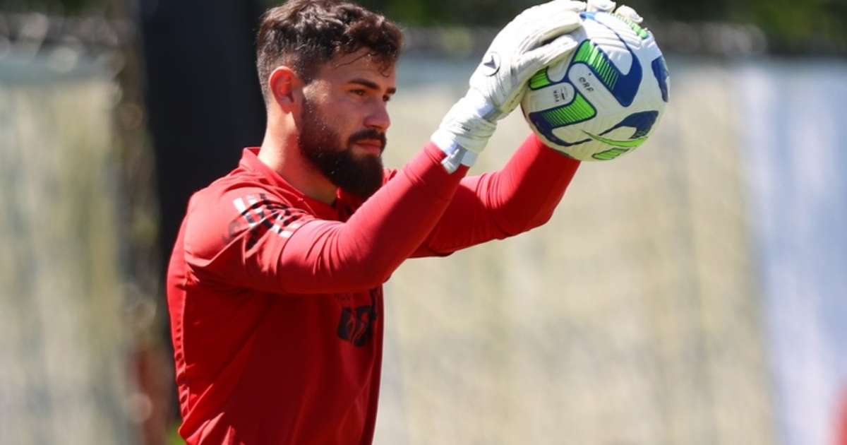 Matheus Cunha volta ao Flamengo e viaja para Cariacica