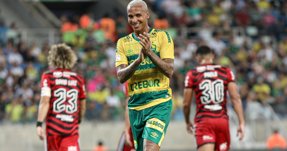 Rodrigo Ely fala sobre possível vinda de Deyverson para o Grêmio: Tomara que dê certo