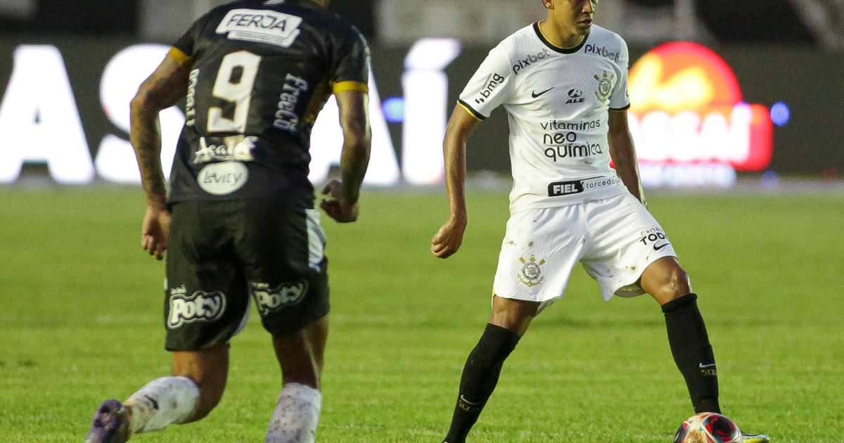 Cantillo volta a ser relacionado no Corinthians após dois meses