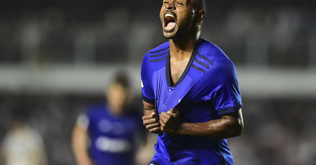 Nikão dedica gol e vitória ao treinador Zé Ricardo