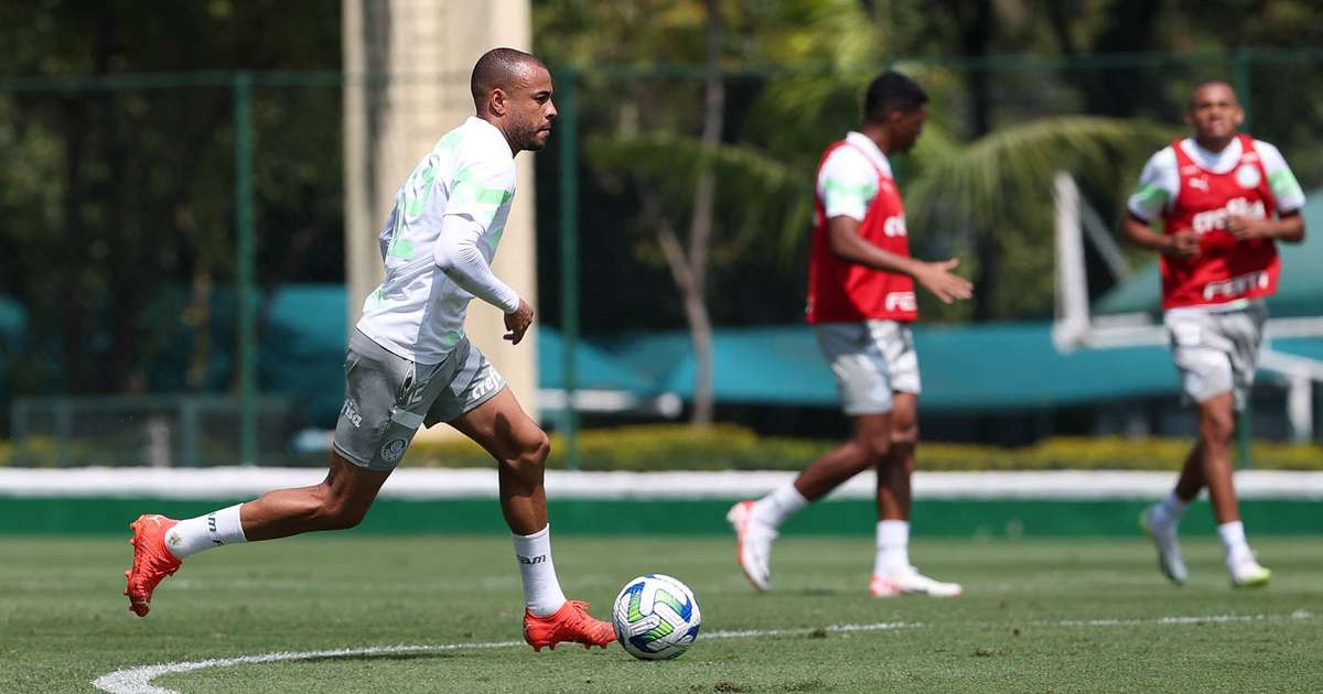 Palmeiras realiza treino técnico em preparação para enfrentar o Grêmio