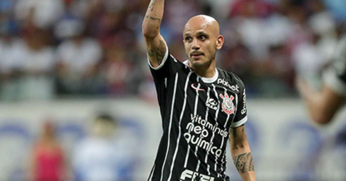 Eleição e falta de opções podem fazer Fábio Santos renovar com o Corinthians