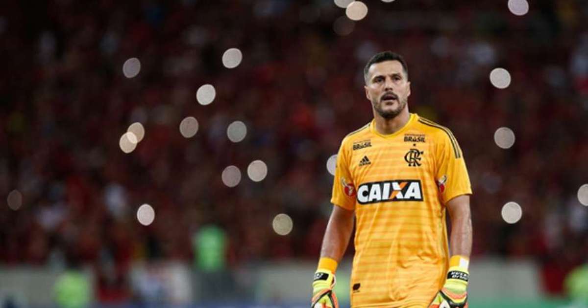 Júlio César tira a culpa de Rossi em gol do São Paulo