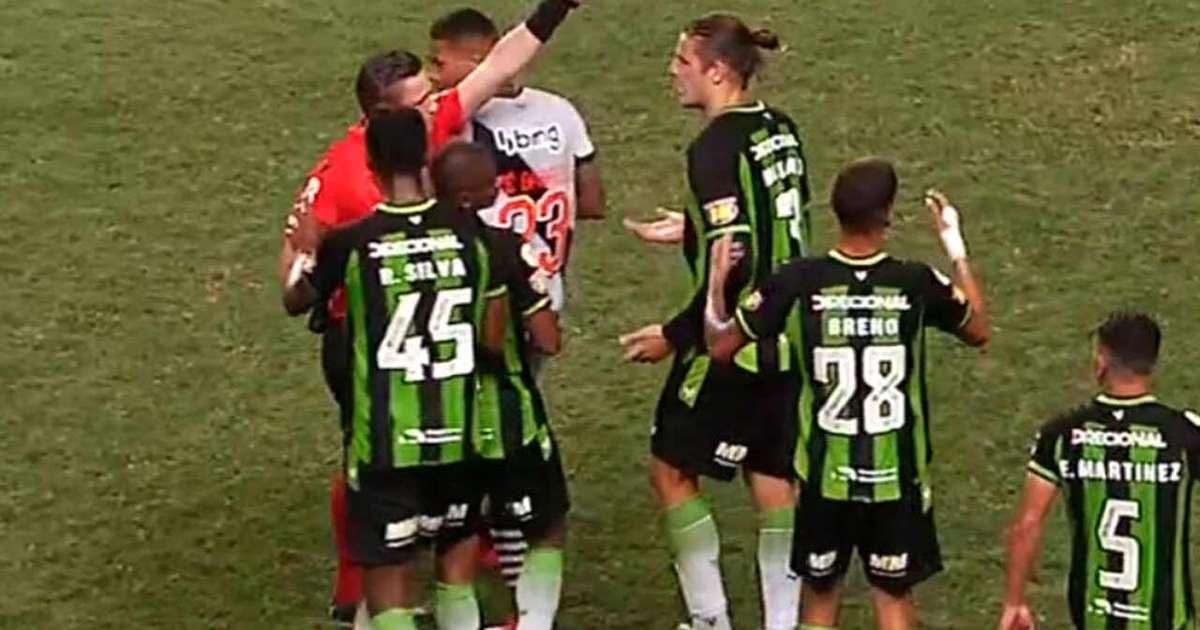 CBF divulga áudio do VAR sobre lance da expulsão de Maidana contra o Vasco