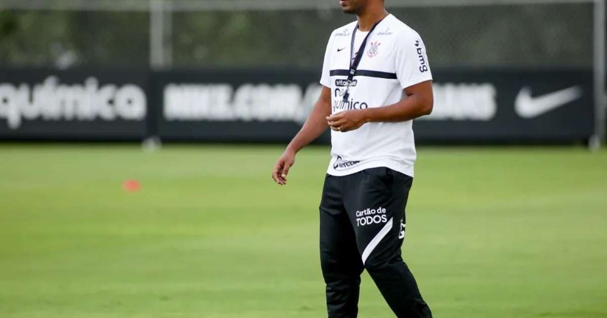 Com Fernando Lázaro no comando das atividades, Corinthians inicia preparação para o Majestoso