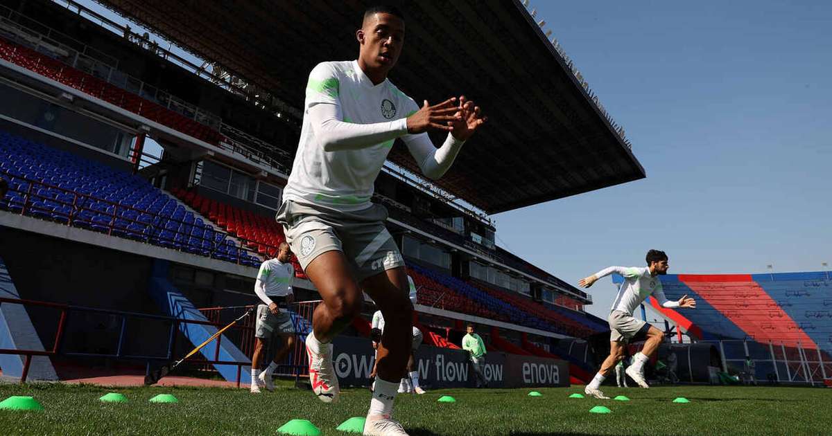 Abel comanda treino na Argentina e define Palmeiras para encarar o Boca