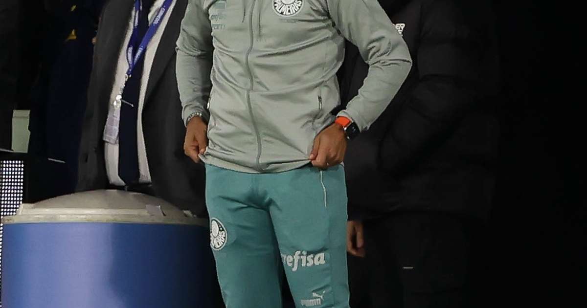 Abel Ferreira se irrita com perguntas sobre opções ofensivas no Palmeiras e ironiza: 