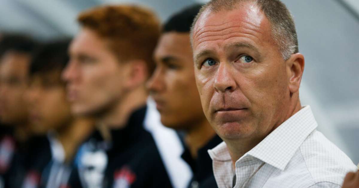 Mano tem estreia adiada e não comanda o Corinthians no clássico