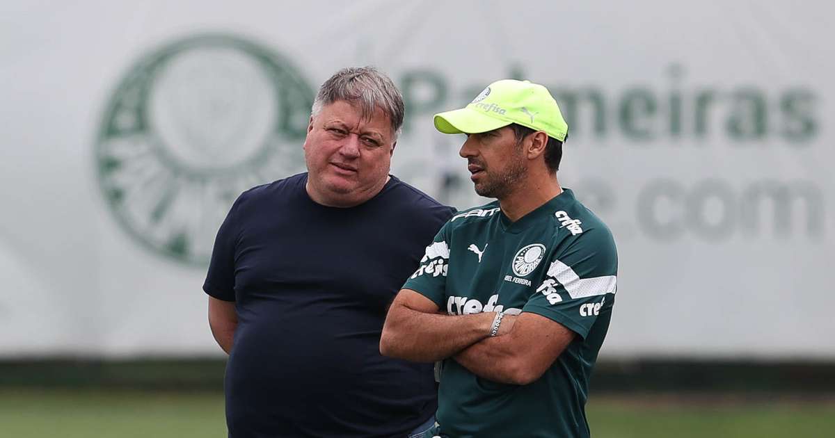 Anderson Barros se prepara para deixar o Palmeiras após pressão de conselheiros.