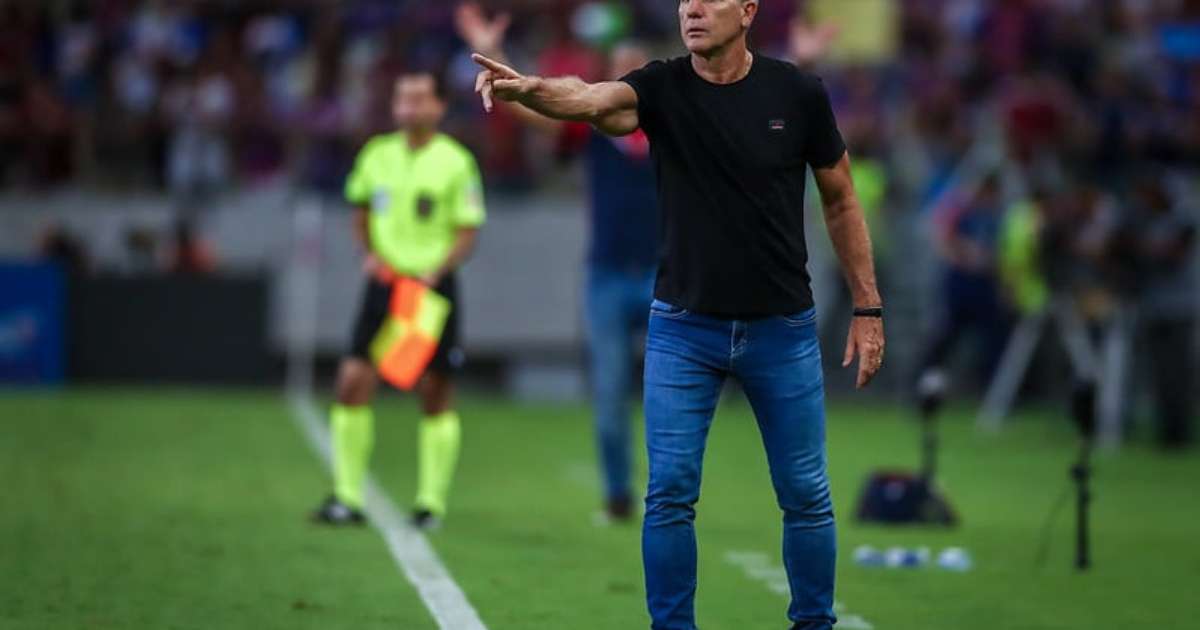 Renato reconhece mau desempenho fora de casa, mas rebate críticas: Grêmio no G4 incomoda muita gente
