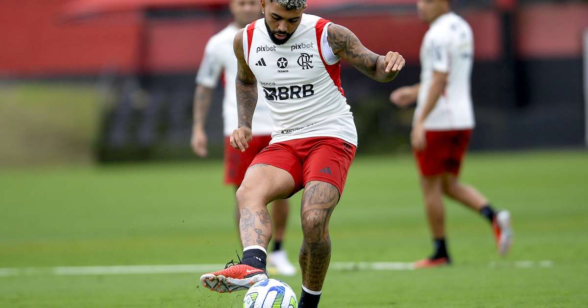 Torcida do Flamengo prepara mosaico para jogo contra o Bragantino, mas  comete gafe no resultado