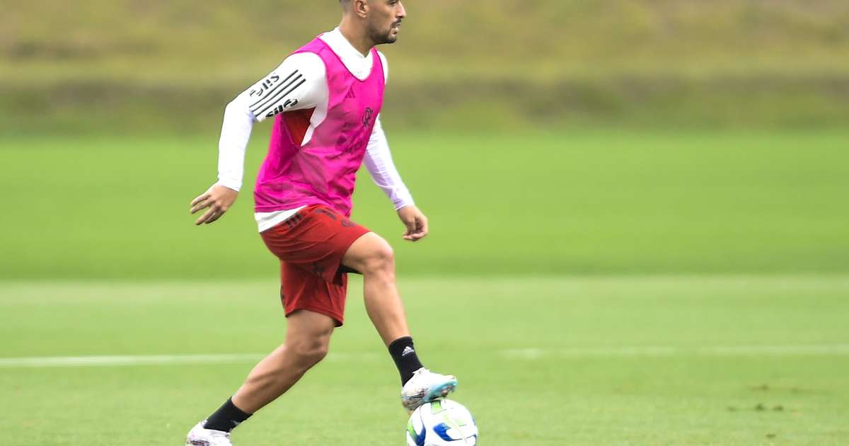 Em reta final de recuperação, Arrascaeta volta a treinar em campo