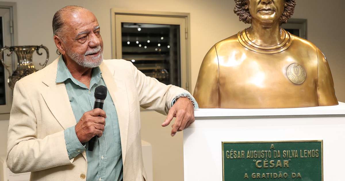 Palmeiras homenageia César Maluco com busto na sala de troféus do clube