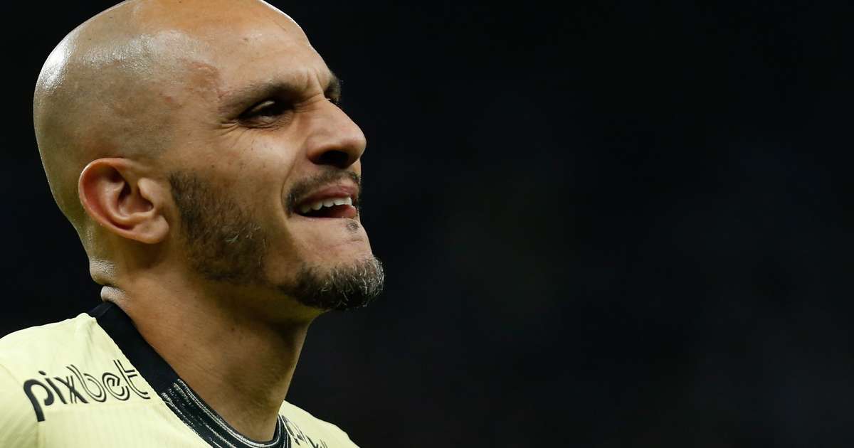 Fábio Santos pede desculpas à torcida e fala sobre seu futuro no Corinthians