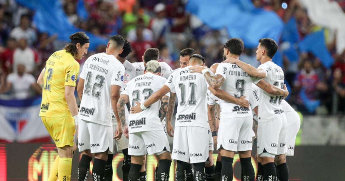 Corinthians volta a treinar, e Mano Menezes prioriza posse e pressão ofensiva
