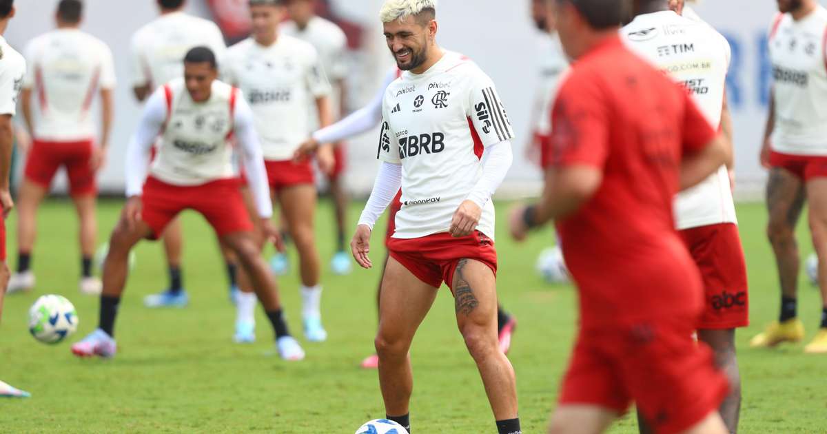 Arrascaeta faz trabalho físico para estar à disposição do Flamengo contra o Corinthians