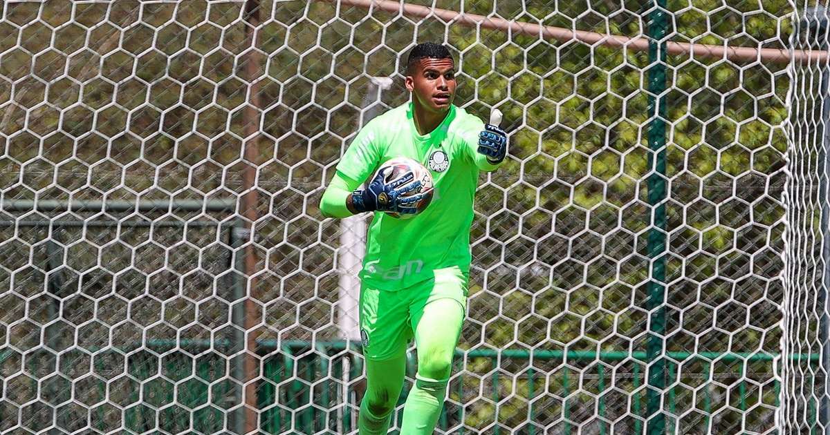 Aranha comemora classificação do Palmeiras no Paulistão sub-20 e projeta quartas de final