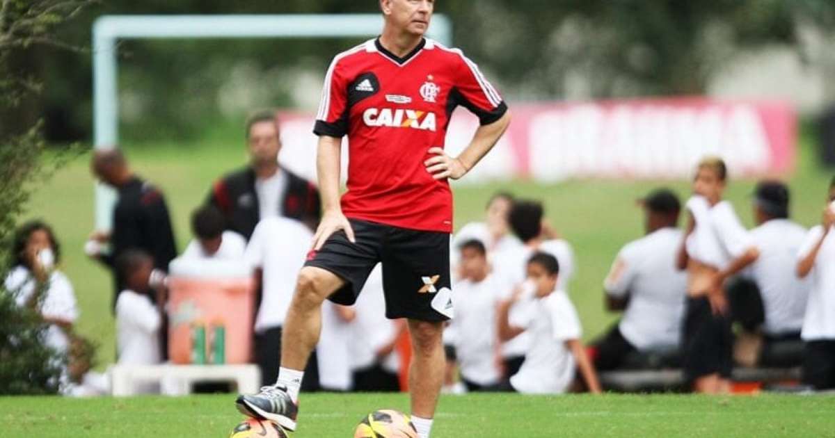 Escolhido para reconstrução do Corinthians, Mano teve papel parecido no Flamengo há dez anos