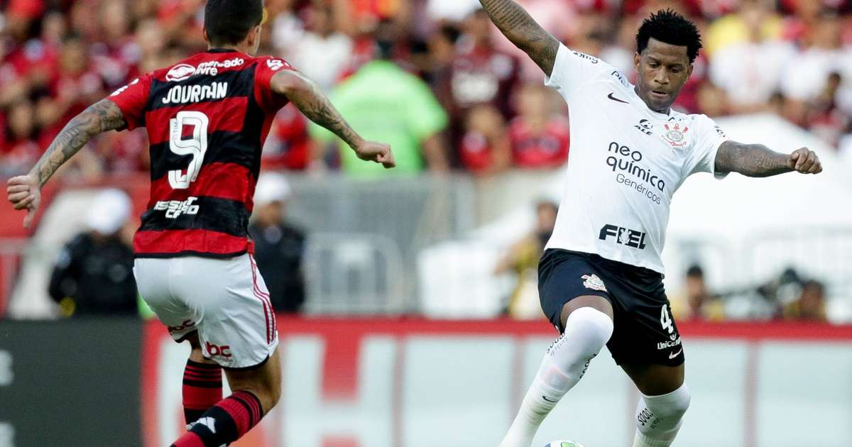 Técnico do Corinthians comenta troca de posição entre Wesley e