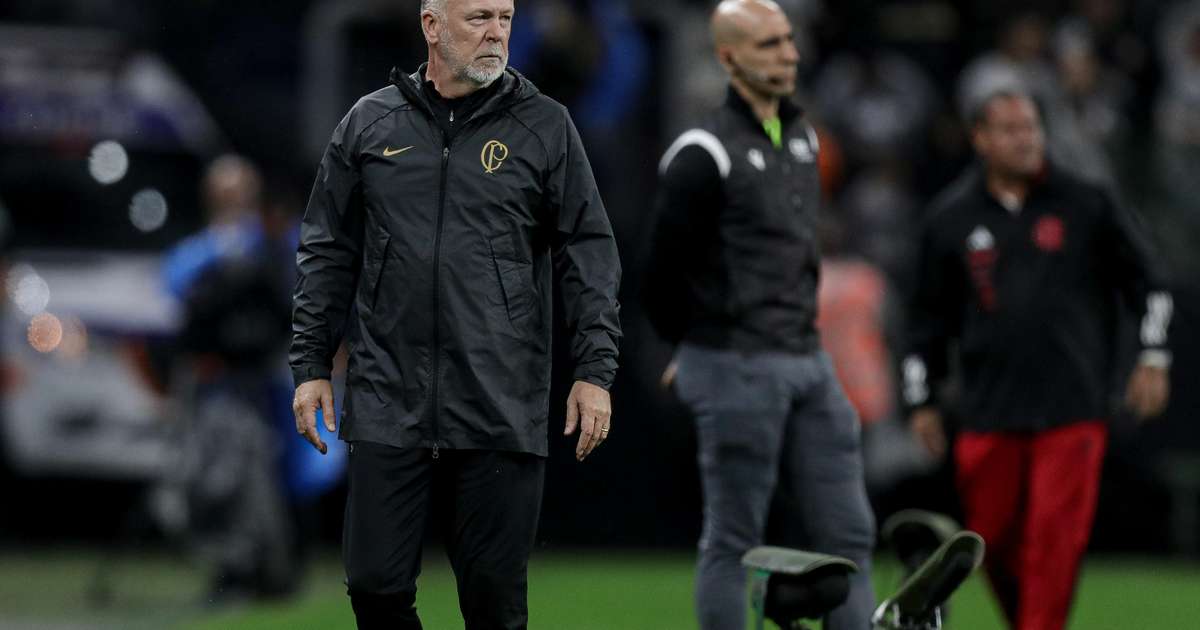 Mano Menezes nega temor com o Z4 e comenta reencontro com a torcida do Corinthians:  Único